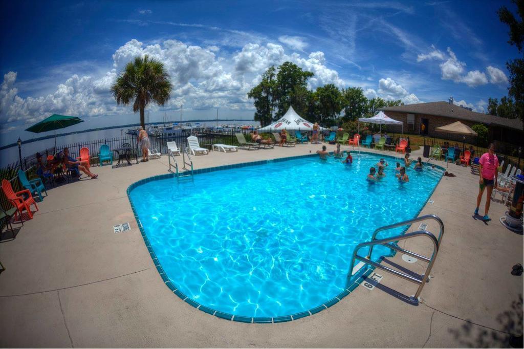 Crystal Cove Riverfront Resort Palatka Exterior foto