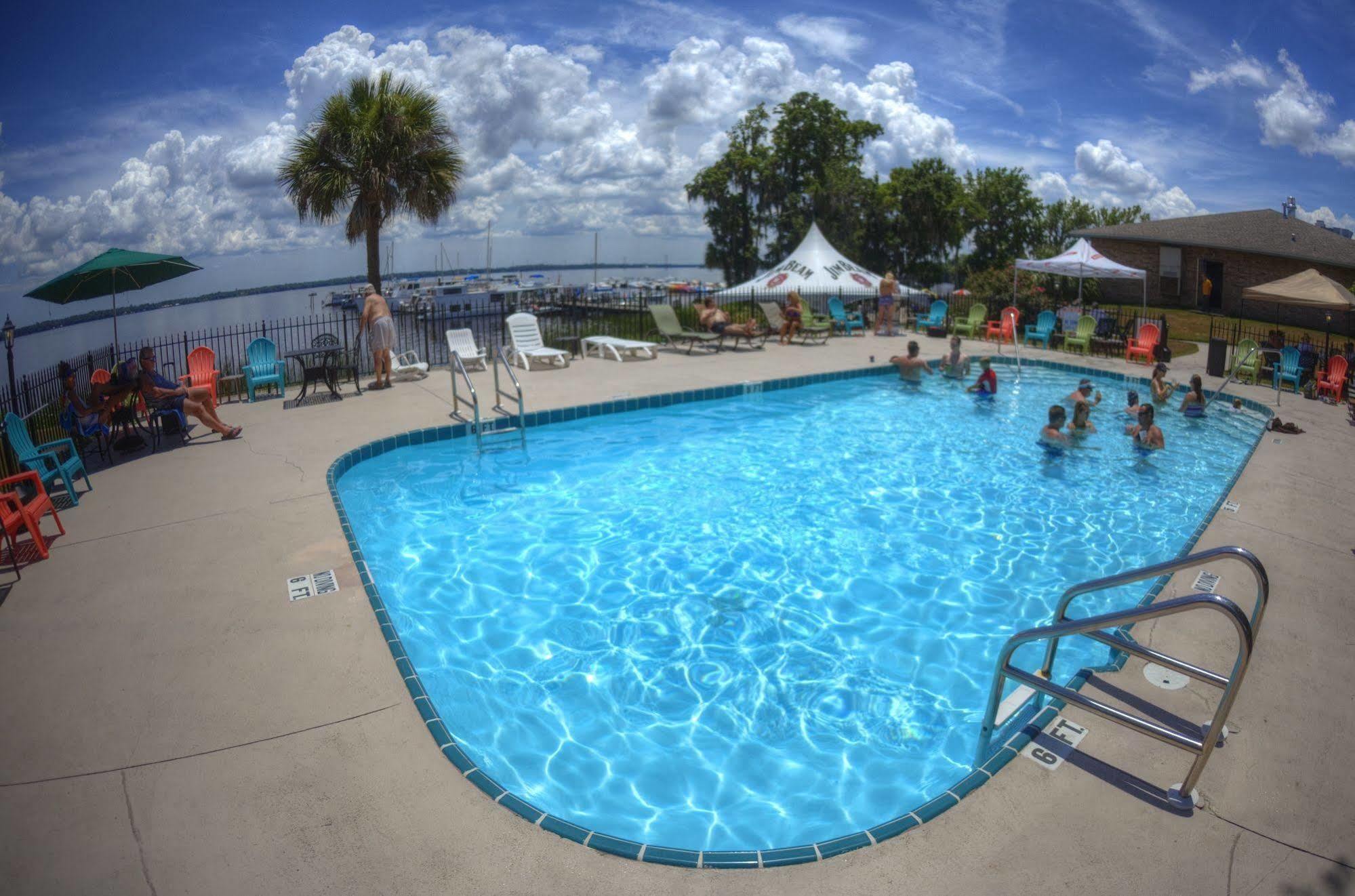 Crystal Cove Riverfront Resort Palatka Exterior foto
